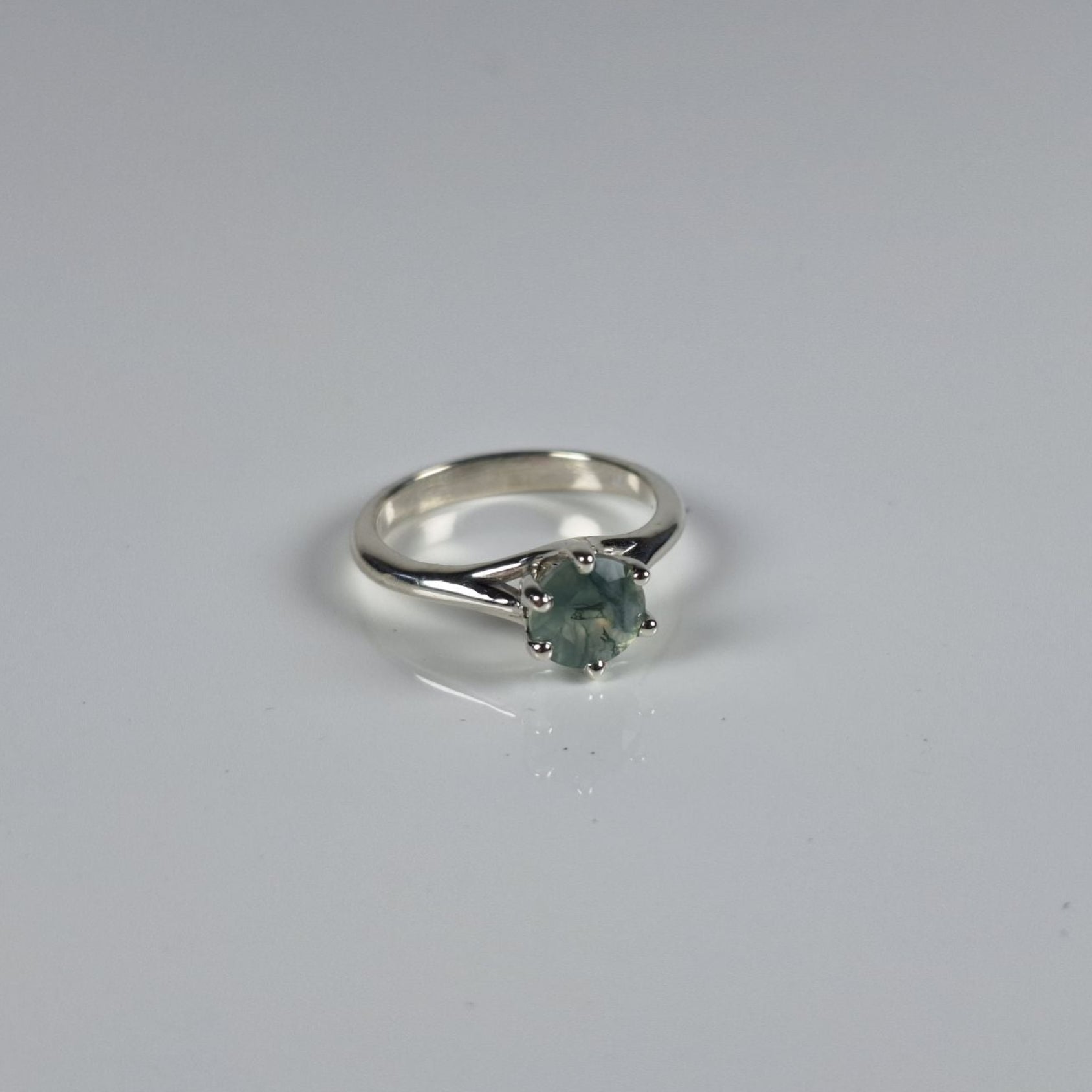 Silver ring with moss agate gemstone